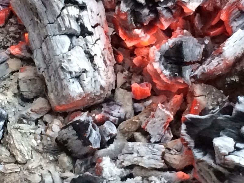 7 consejos de cómo preparar las brasas de una barbacoa