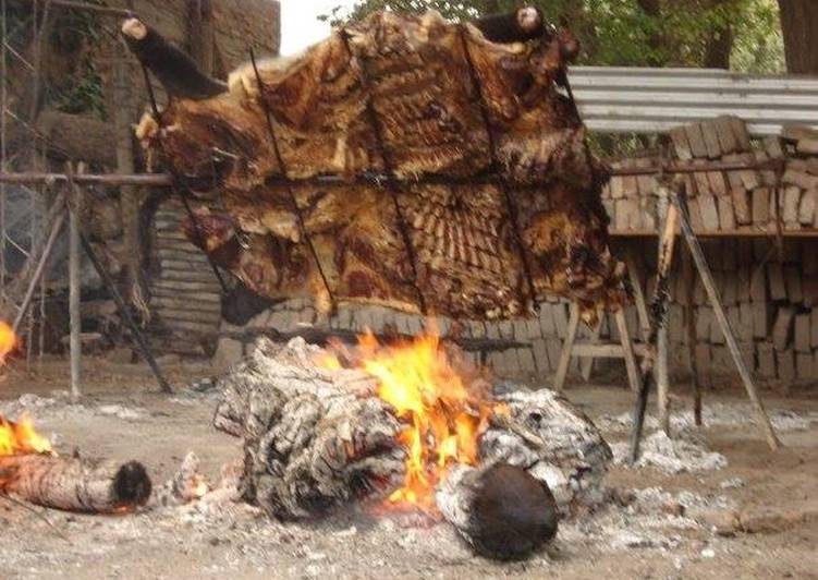 Asado con cuero, el más tradicional de la pampa