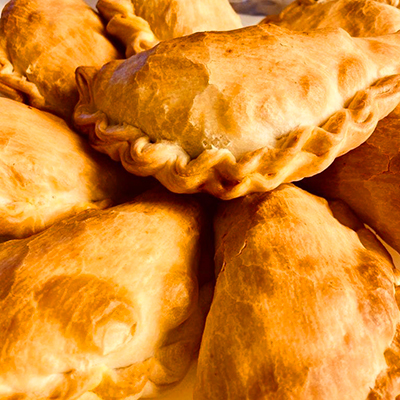 Brasas-y-sabores-empanadas-argentinas Brasas-y-sabores-empanadas-argentinas-de-pollo-carne